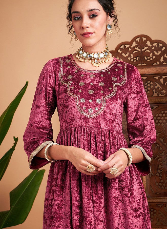 SASSAFRAS Embroidered Velvet Kurta for Women - Image 2