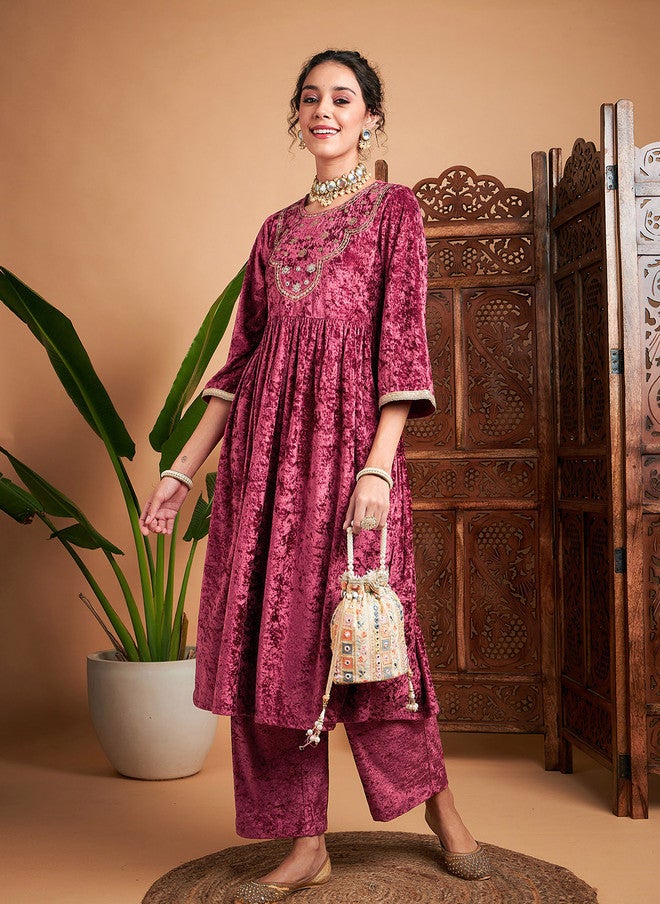 SASSAFRAS Embroidered Velvet Kurta for Women - Image 5
