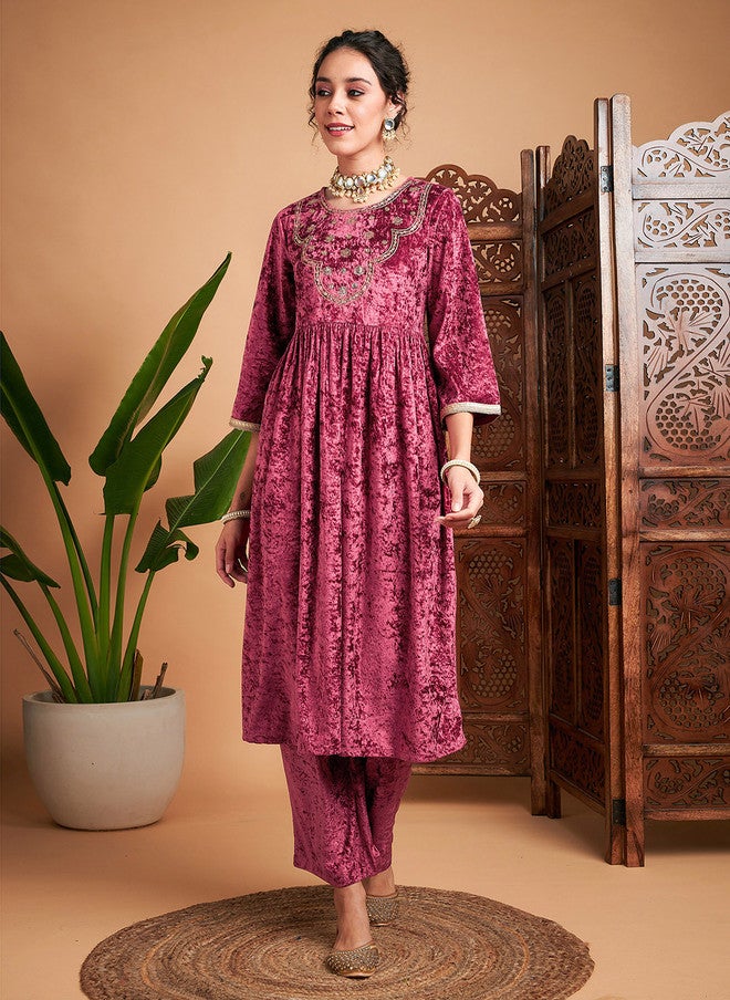 SASSAFRAS Embroidered Velvet Kurta for Women - Image 1