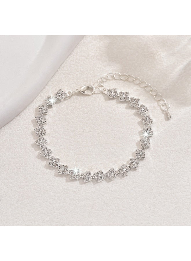 سوار فضي مرصع بالألماس للنساء | مجوهرات أنيقة مرصعة بأحجار الراين | قابلة للتعديل وأنيقة | هدية أنيقة ومتألقة لها - Image 4