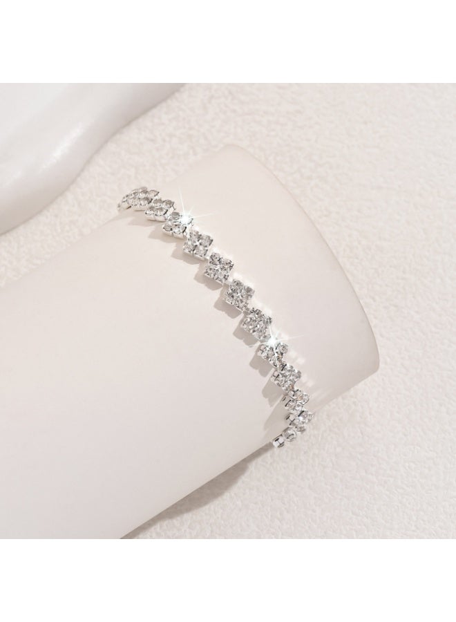 سوار فضي مرصع بالألماس للنساء | مجوهرات أنيقة مرصعة بأحجار الراين | قابلة للتعديل وأنيقة | هدية أنيقة ومتألقة لها - Image 5