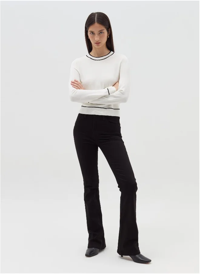 او في اس Pullover with contrasting striped edging