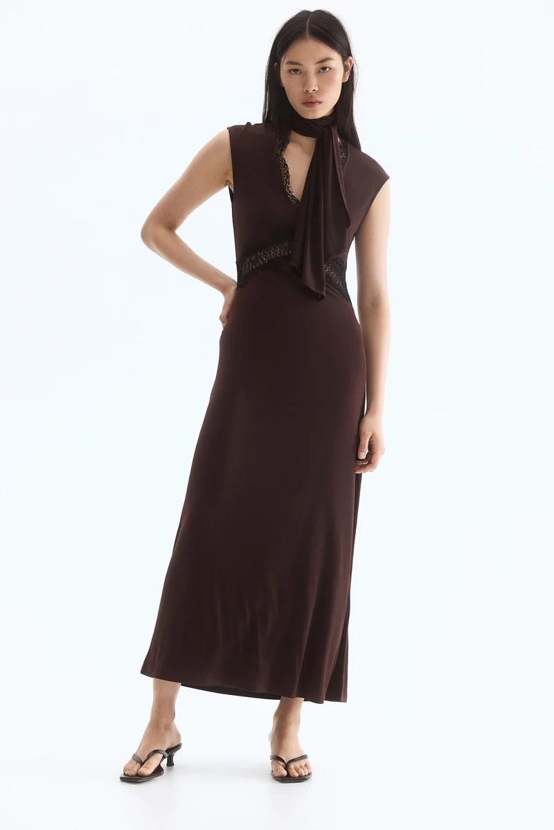 اتش اند ام فستان بتفاصيل وشاح