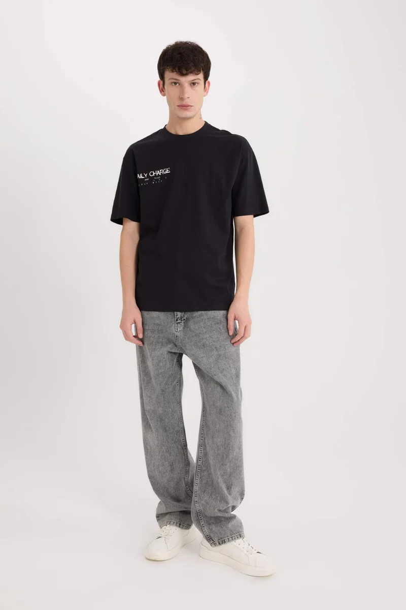 ديفاكتو Boxy Fit Crew Neck Back Printed Short Sleeve T-Shirt