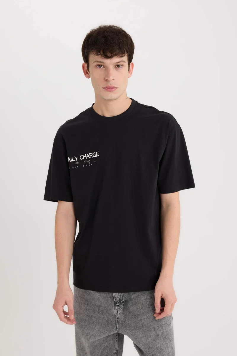 ديفاكتو Boxy Fit Crew Neck Back Printed Short Sleeve T-Shirt