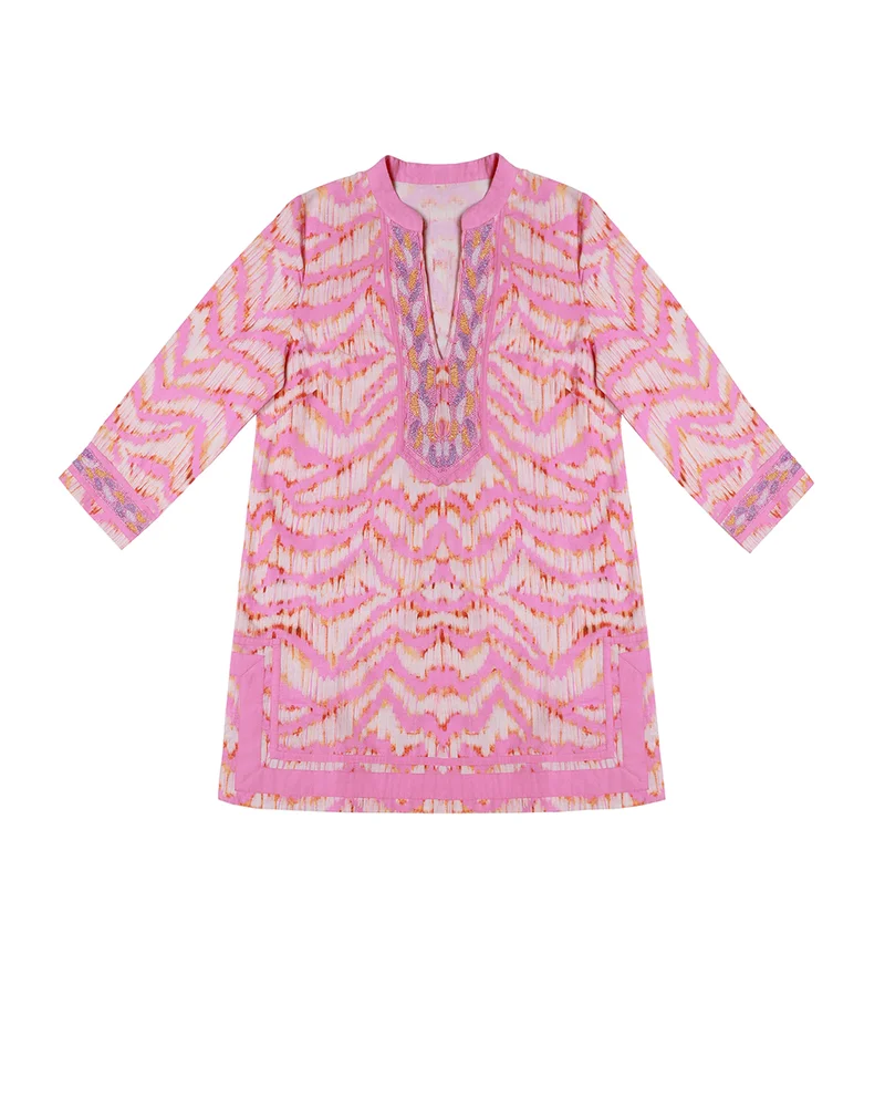 Lola Casademunt Short kurta with 3/4 sleeves and embroidered neckline