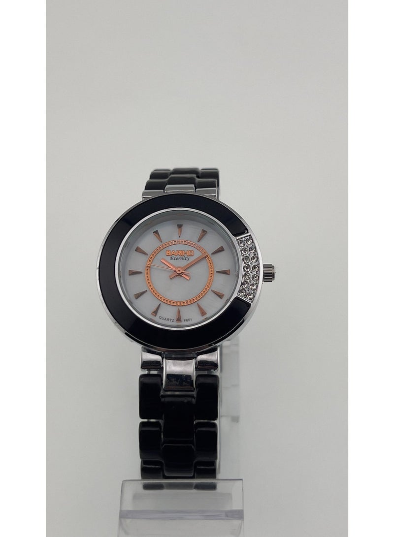 Elegant Women’s Wrist Watch – Chic Design with a Touch of Shine - Image 4