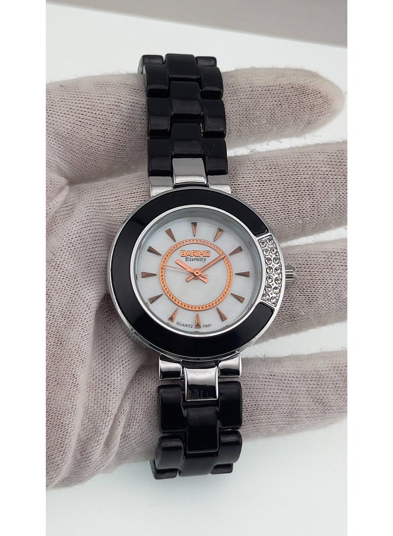 Elegant Women’s Wrist Watch – Chic Design with a Touch of Shine - Image 5