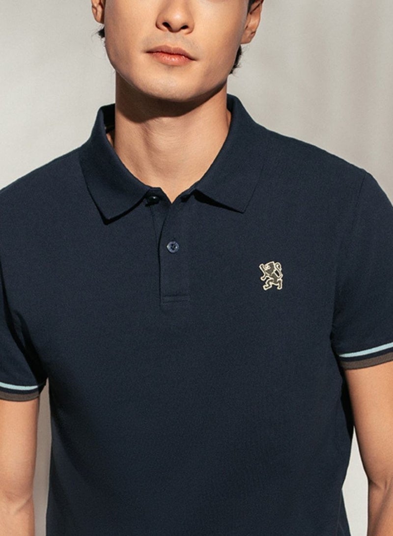 GIORDANO تي شيرت بولو قطن ضيق للرجال مع تطريز أسد صغير - Image 2