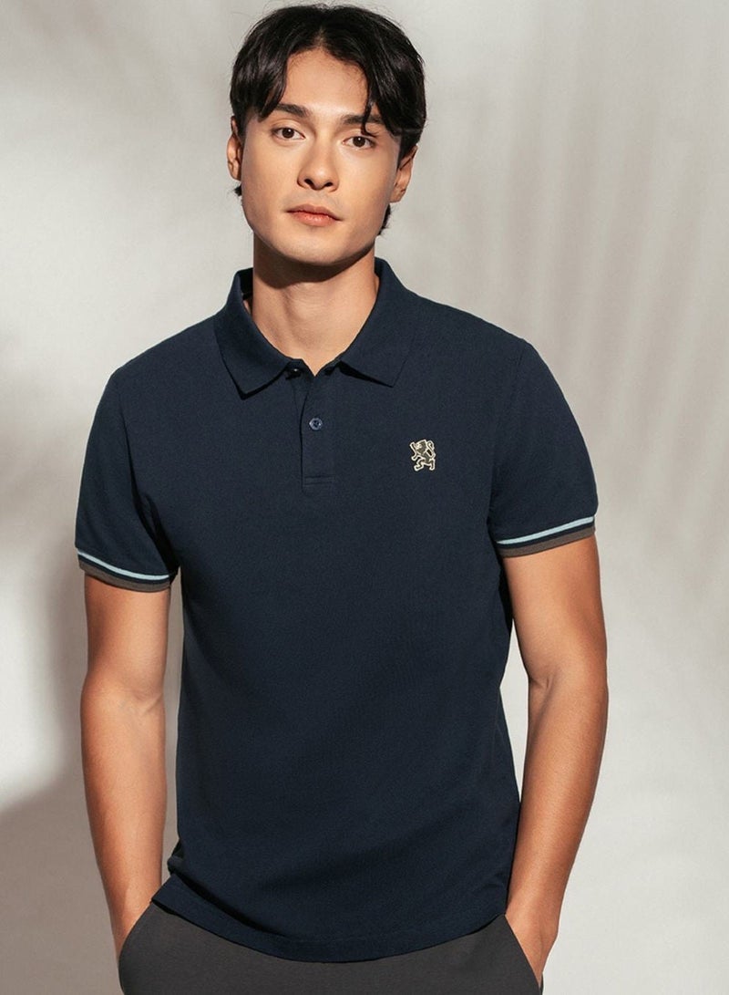 GIORDANO تي شيرت بولو قطن ضيق للرجال مع تطريز أسد صغير - Image 1