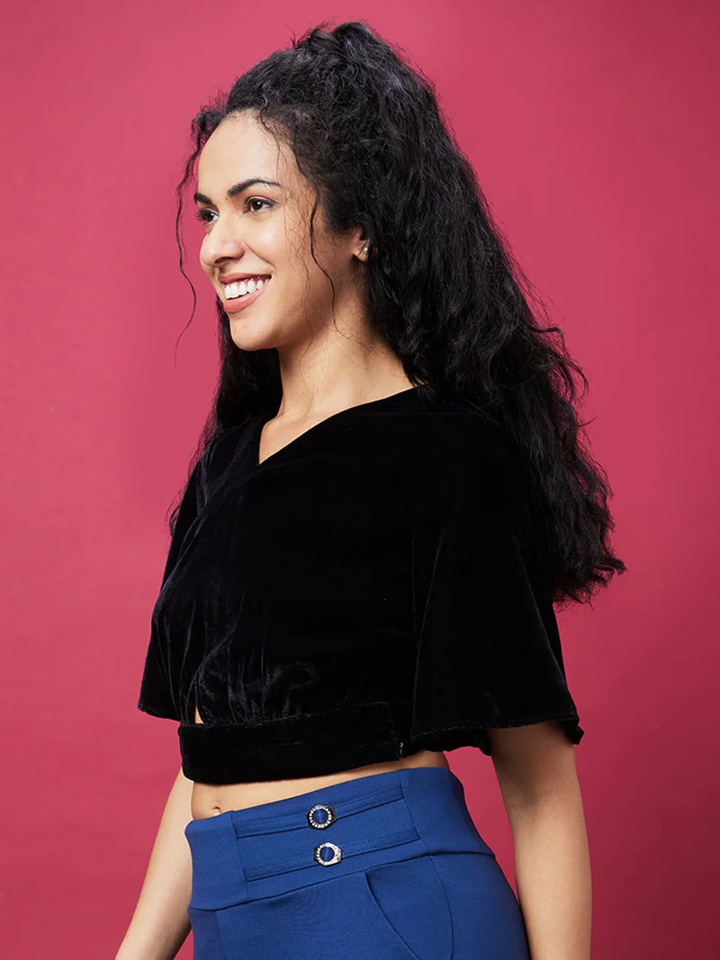 globus Globus Women Black V-Neck Flared Sleeves Cut-Out Detailed Velvet Crop Top