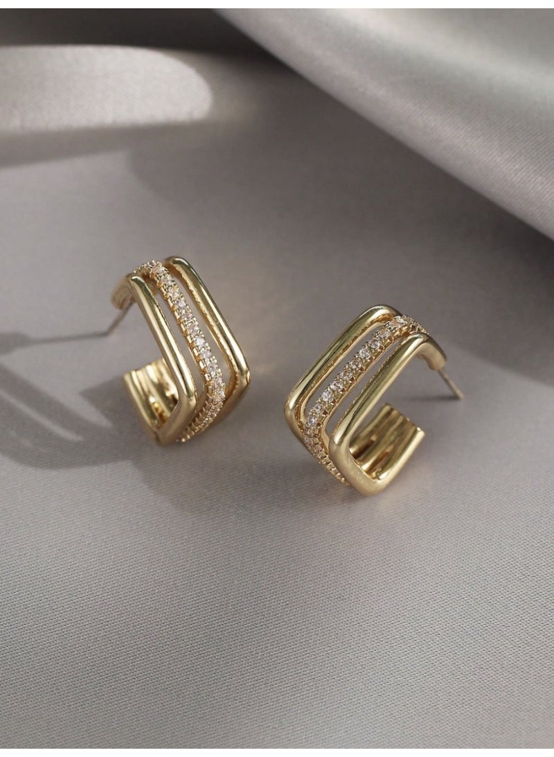 ڤيا أقراط نسائية فاخرة بتصميم مربع عصري مرصّع بالزركون – لمسة أنيقة لإطلالة مميزة - Image 3