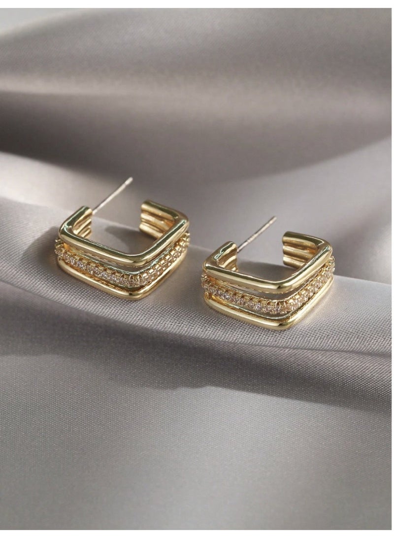 ڤيا أقراط نسائية فاخرة بتصميم مربع عصري مرصّع بالزركون – لمسة أنيقة لإطلالة مميزة - Image 2