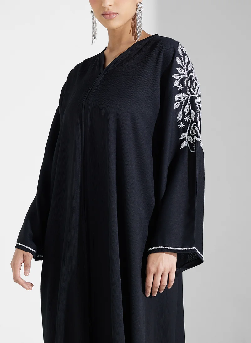 hayas closet Embellished Flared Sleeve Abaya