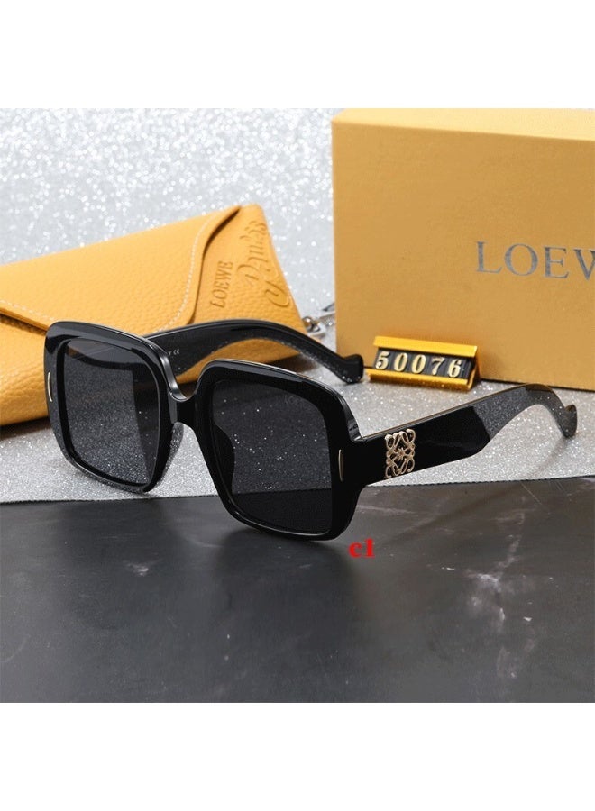 LOEWE نظارات شمسية مربعة سوداء من لويفي مع علبة تحمل العلامة التجارية