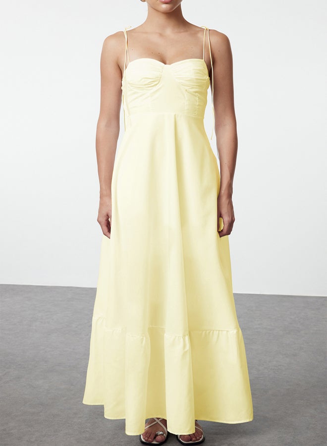 trendyol فستان ماكسي مزين بتفاصيل دراب وفتحة خصر باللون الأصفر الفاتح - Image 3