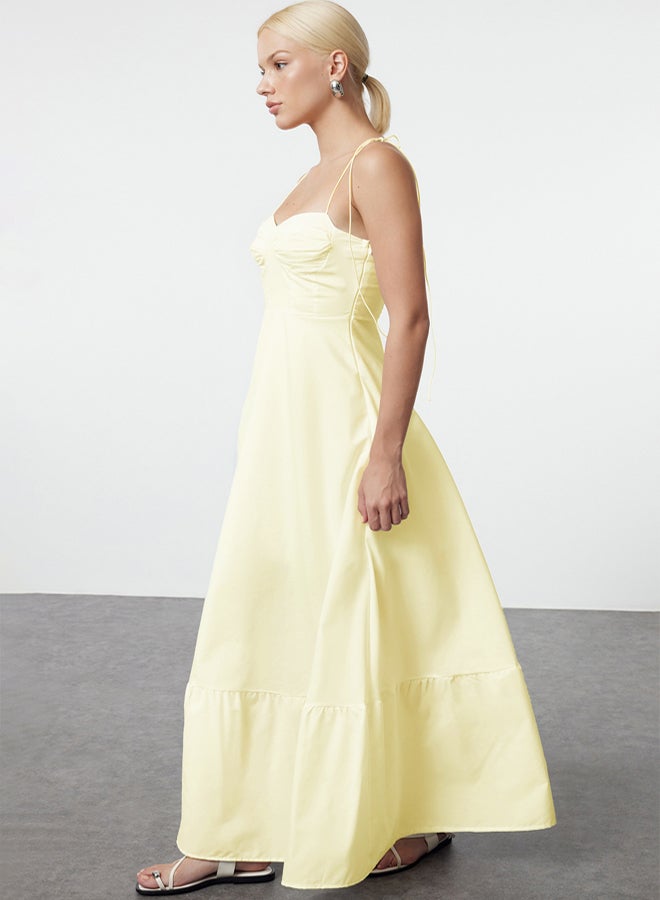 trendyol فستان ماكسي مزين بتفاصيل دراب وفتحة خصر باللون الأصفر الفاتح - Image 2