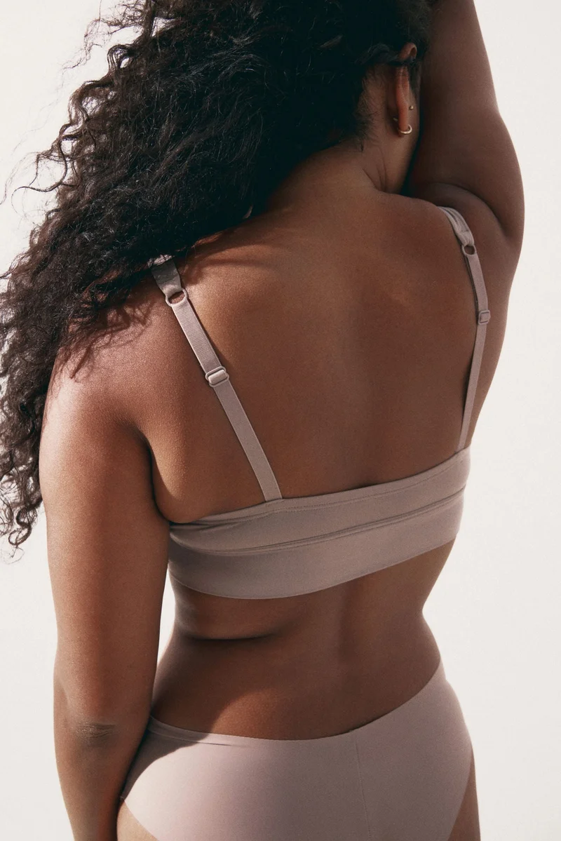 اتش اند ام حمالة صدر ناعمة من المايكروفايبر مزودة بحشوة