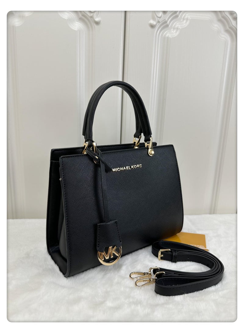 ام كي حقيبة  Jet Set Saffiano المصنوعة من الجلد - سوداء