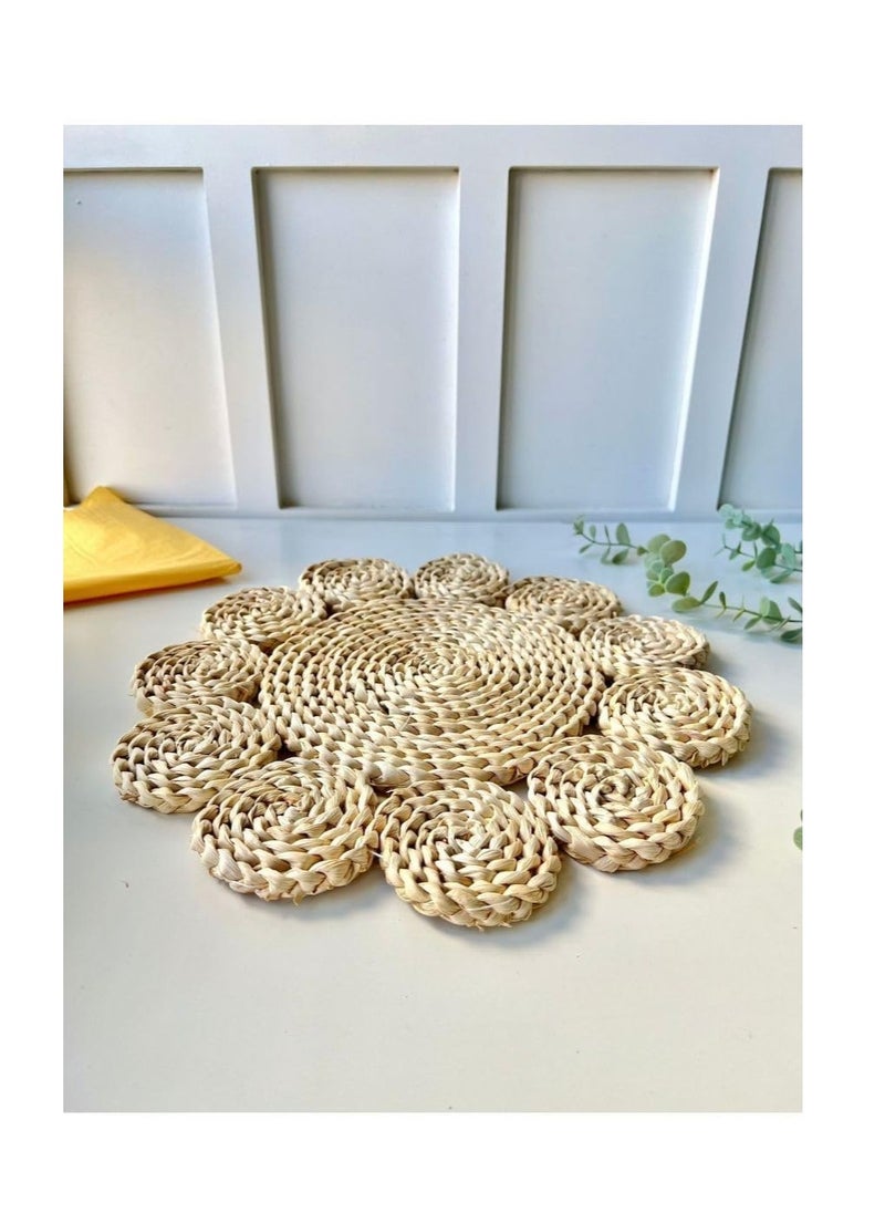 Generic - Decorative Wicker Coaster - Elegant design with a diameter of 30 cm, an aesthetic and practical touch to protect surfaces and hold hot pots - Image 1