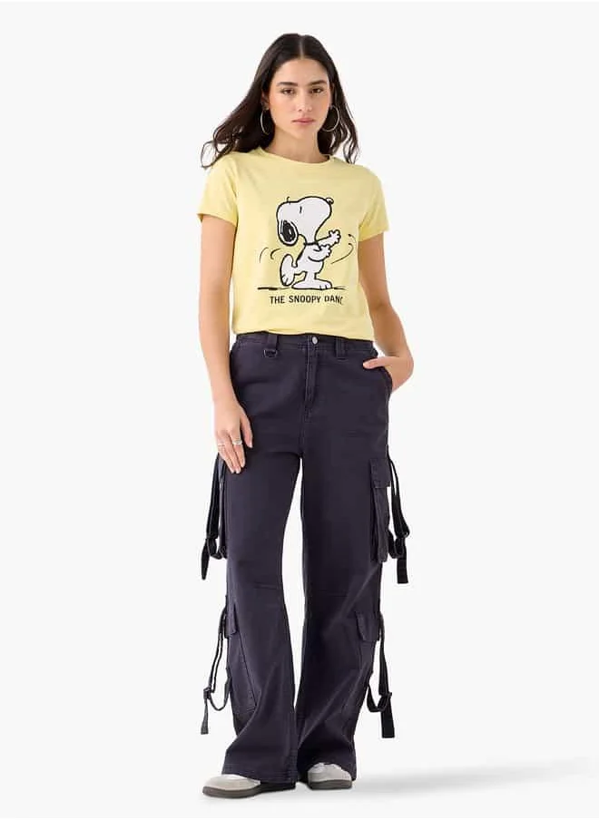 اس بي كاركترز Peanuts Print T-shirt with Crew Neck and Short Sleeves