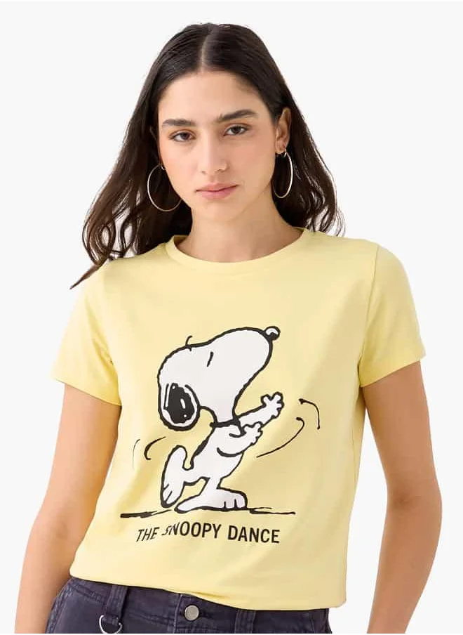 اس بي كاركترز Peanuts Print T-shirt with Crew Neck and Short Sleeves