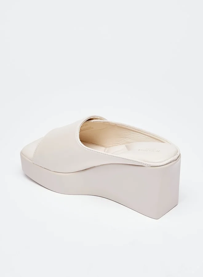 فلورا بيلا من شو إكسبرس Women Solid Slip-On Flatform Heels Sandals