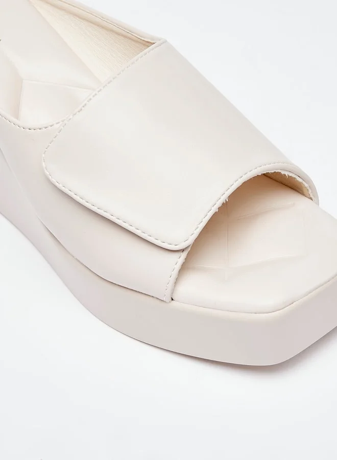فلورا بيلا من شو إكسبرس Women Solid Slip-On Flatform Heels Sandals