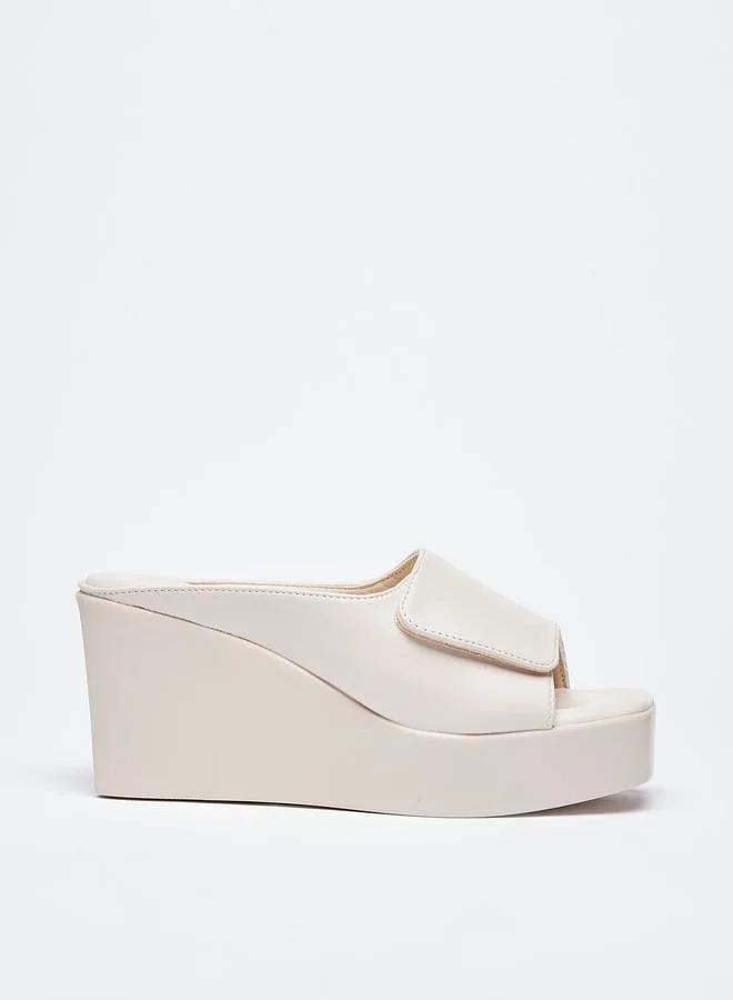 فلورا بيلا من شو إكسبرس Women Solid Slip-On Flatform Heels Sandals