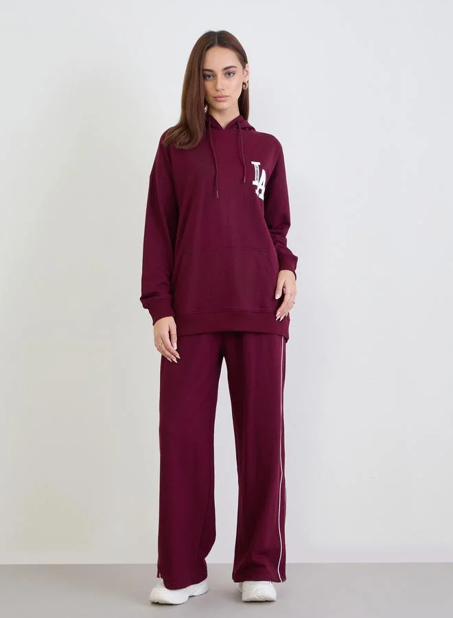 ستايلي طقم منسق من جوغر وهودي طويل بقصة واسعة