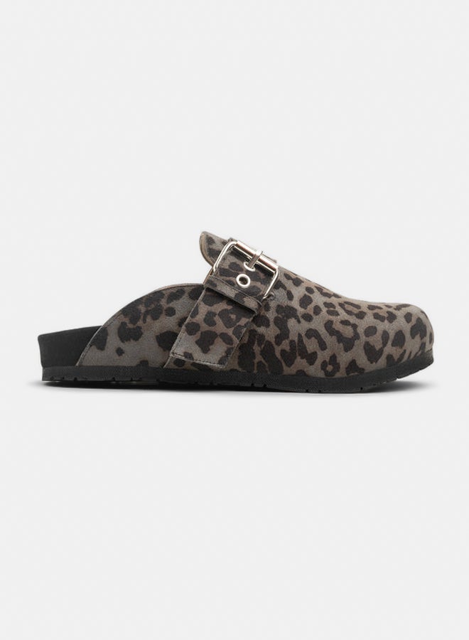 TGS XXL Buckle Clogs - Image 2