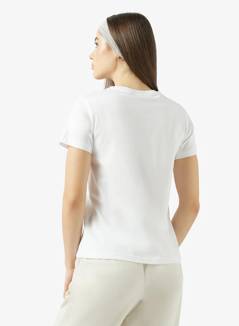 بوما تيشيرت بشعار الراحة الأساسية المرتفعة