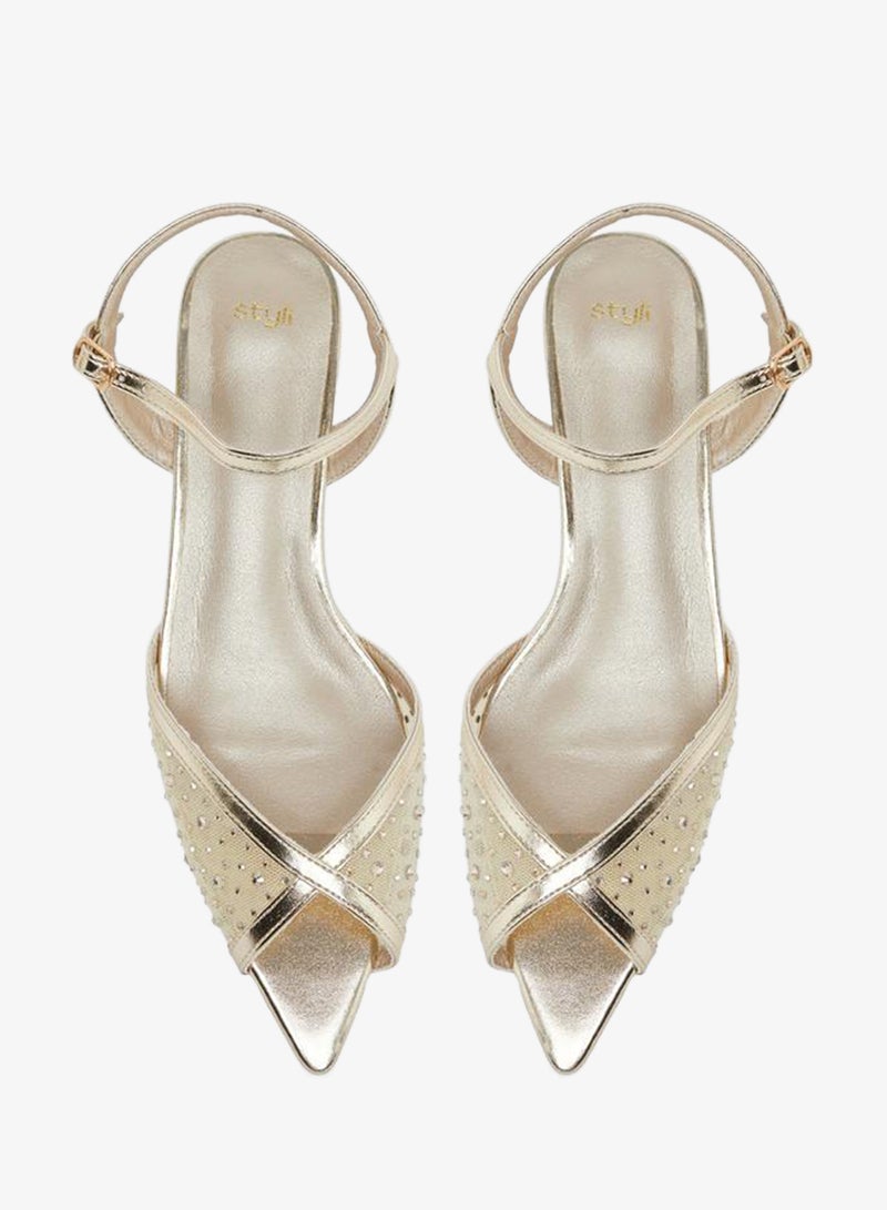 Styli Embellished Vamp Low Heel Sandals - Image 5