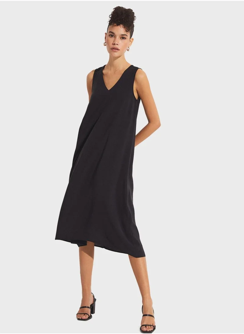 جون V-Neck Knitted Dress