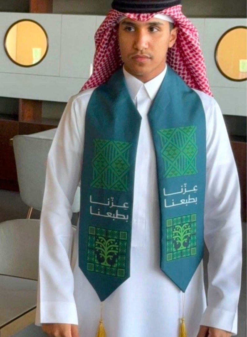 صندوق العاب وشاح احتفال باليوم الوطني السعودي - وشاح كتف من الساتان الأخضر مع شرابات ذهبية - Image 4