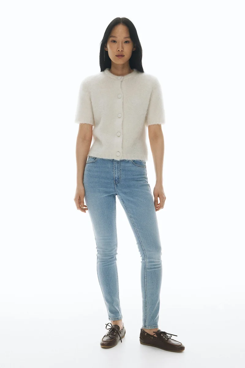 اتش اند ام جينز بقصّة سكيني وخصر عالي