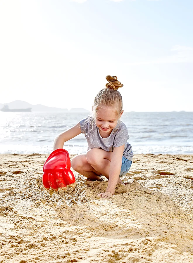 هيب Hape Power Paw Sand Mold Toy for Kids, Beach and Sand Toy for Toddlers, Solid Paw Shape to Dig on Beach Sand, Red Color, Ages 18 Months and Up