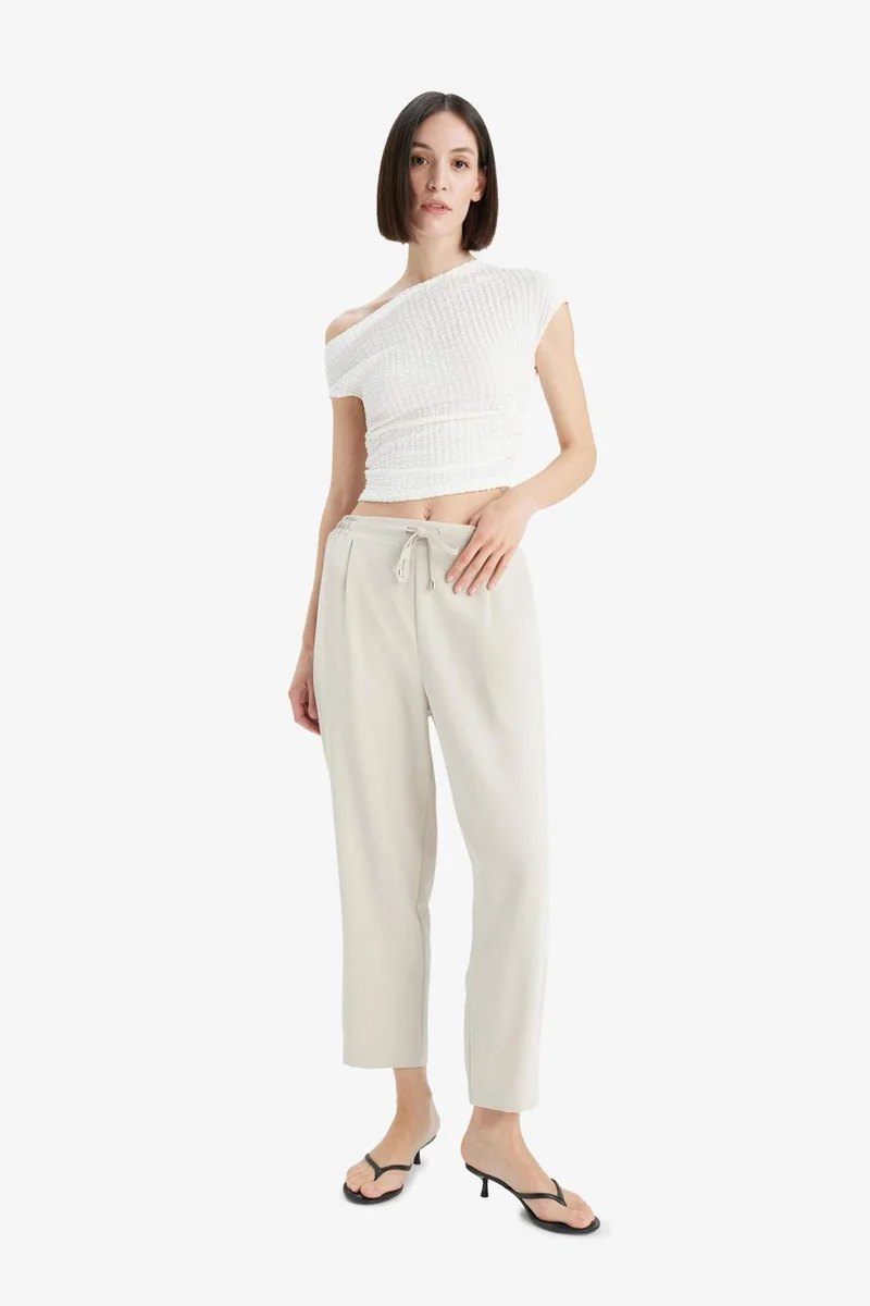 ديفاكتو Carrot Fit High Waist Straight Leg Trousers