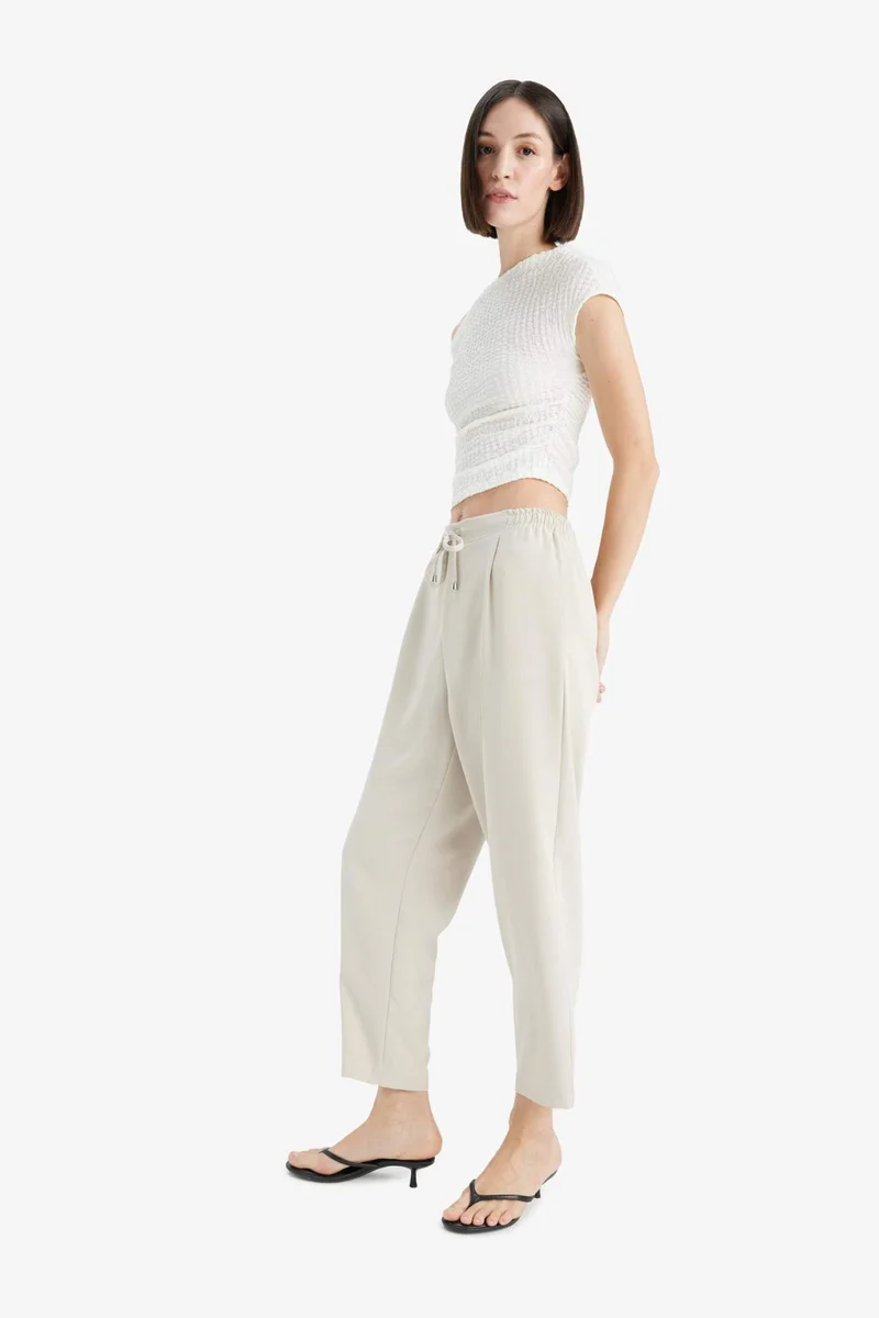 ديفاكتو Carrot Fit High Waist Straight Leg Trousers