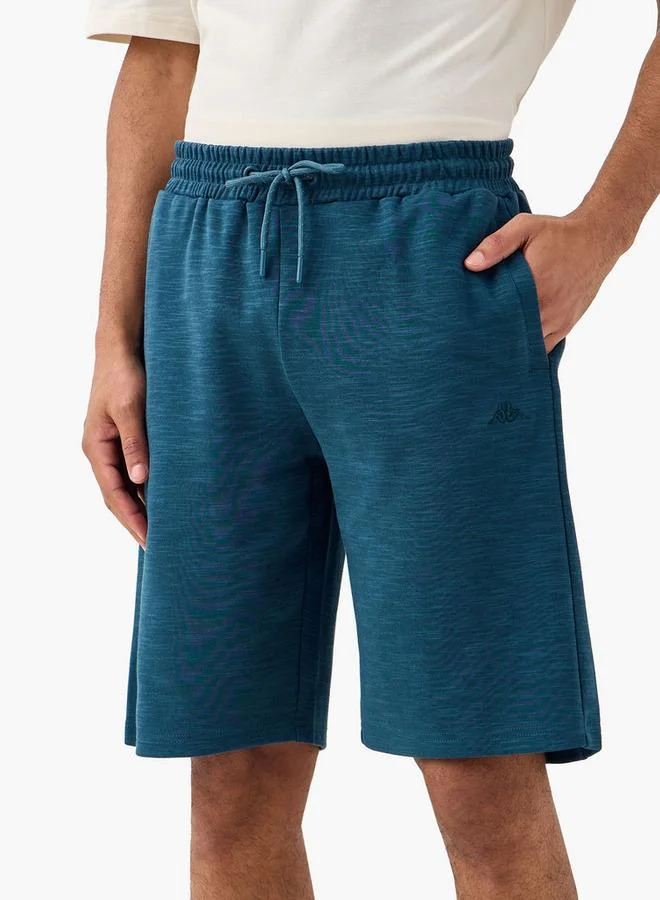 كابا شورت كابا مطرز بشعار مع رباط وجيوب