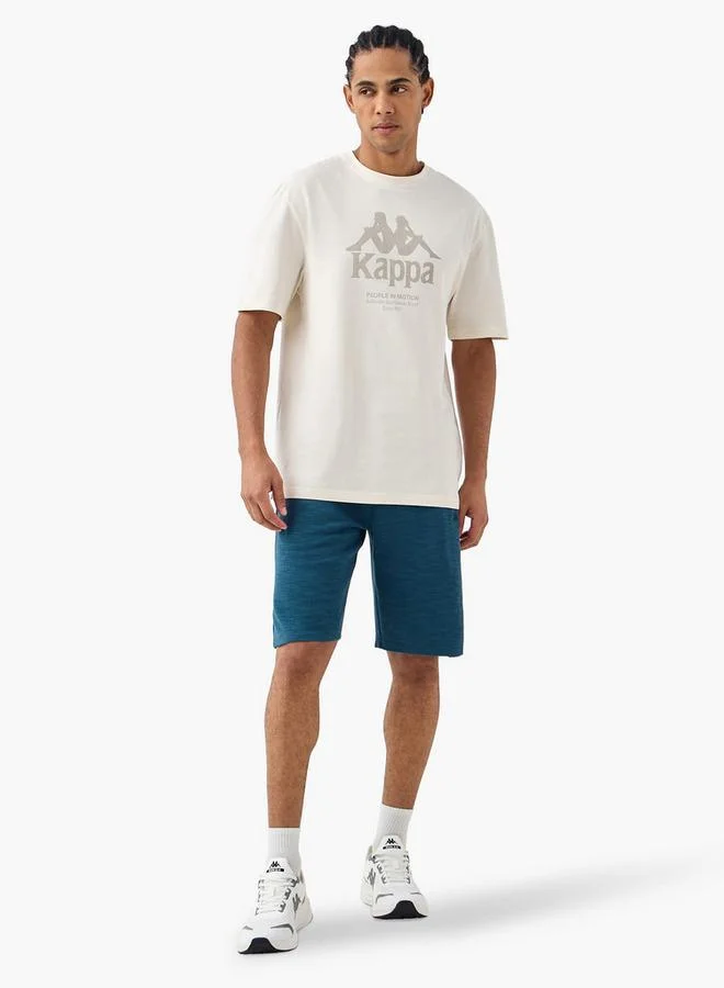 كابا شورت كابا مطرز بشعار مع رباط وجيوب