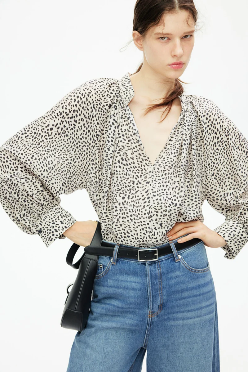 اتش اند ام بلوزة بقصة فضفاضة