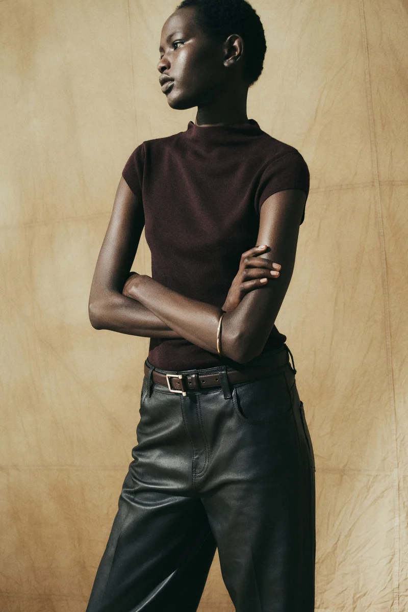 اتش اند ام بلوزة محبوكة بقبة عالية