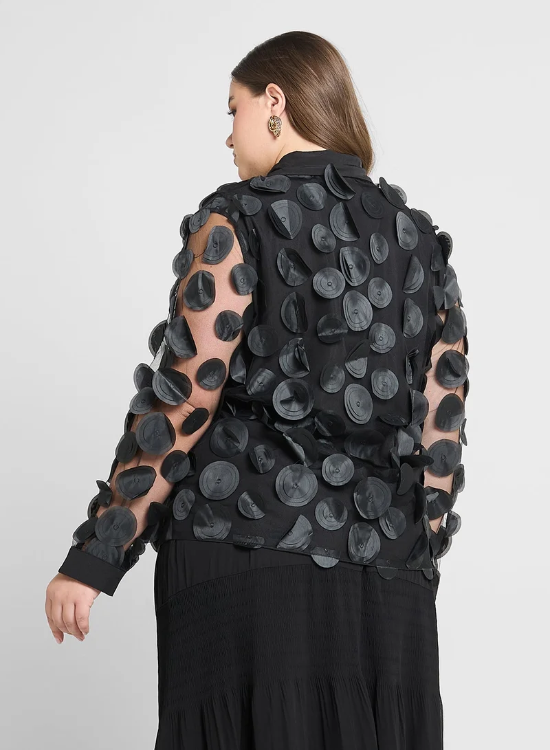 جينجر بلس قميص بأزرار بنقشة البولكا دوت ثلاثية الأبعاد