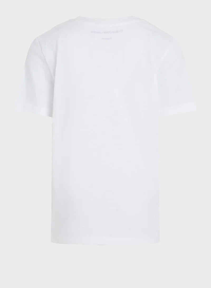 كالفن كلاين جينز طقم تيشيرتات مونوجرام مكون من قطعتين