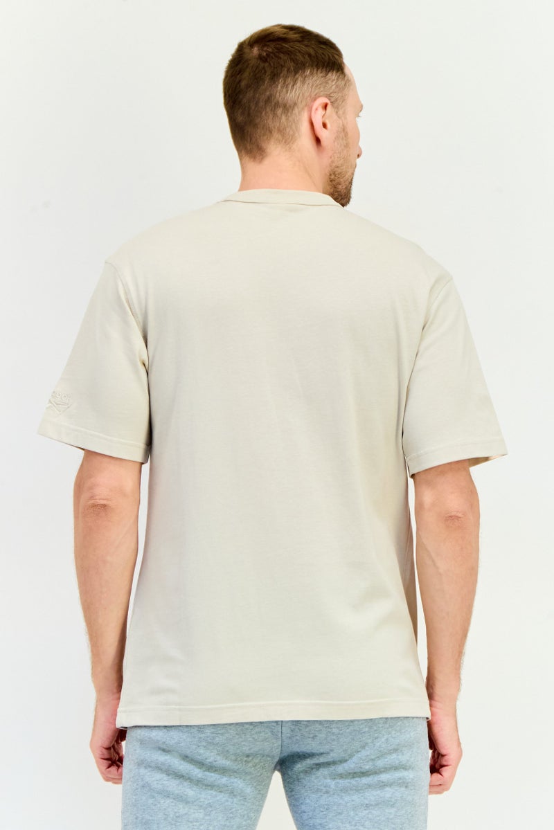 Reebok تي شيرت رياضي للرجال بأكمام قصيرة مناسب في الهواء الطلق، بيج - Image 3