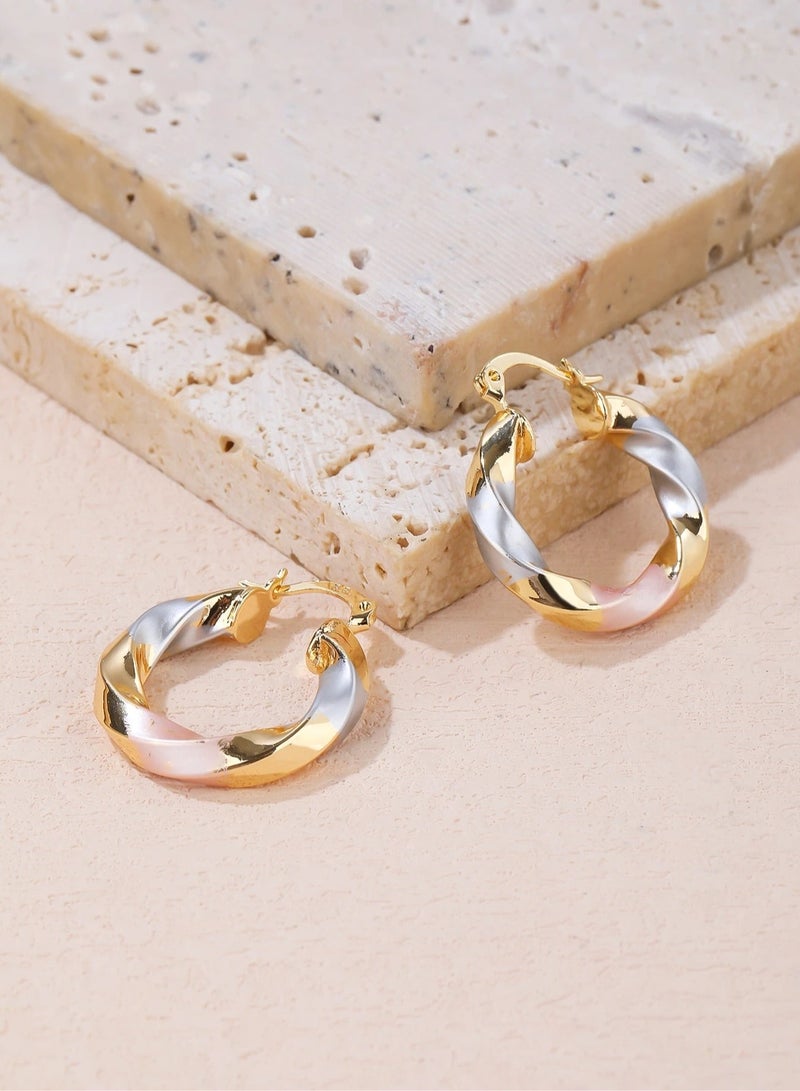 اقراط نسائية بتصميم ملفوفه باللون الذهبي و الفضي - Image 2