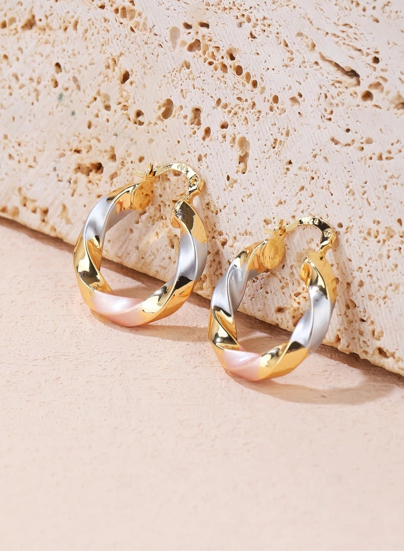 اقراط نسائية بتصميم ملفوفه باللون الذهبي و الفضي - Image 3