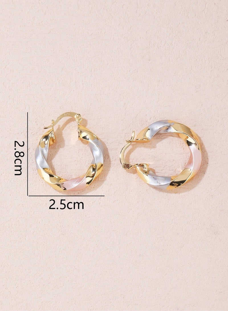 اقراط نسائية بتصميم ملفوفه باللون الذهبي و الفضي - Image 4