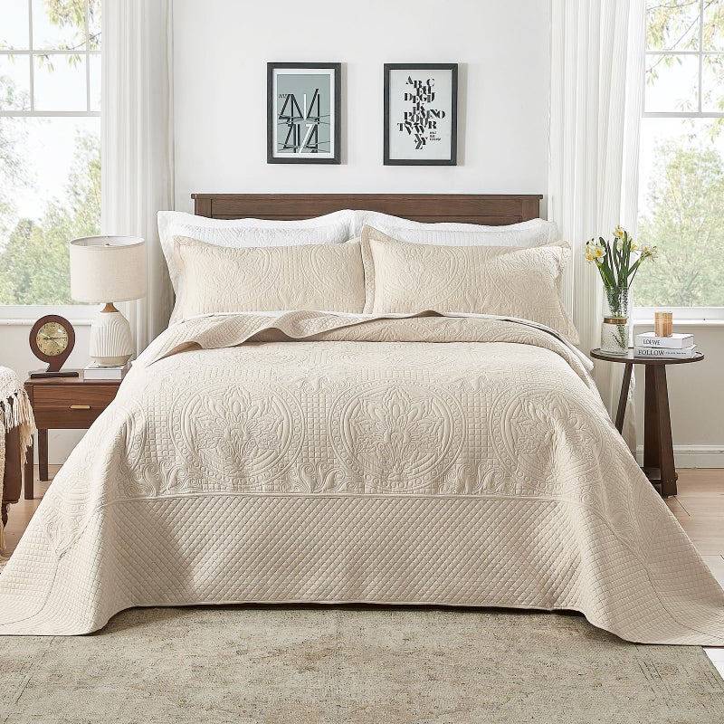 Qucover غطاء سرير كينغ كبير الحجم من كوفير 132x 120، غطاء سرير ألاسكا كينغ عريض جداً، مجموعة أغطية كينغ كبيرة الحجم من الألياف الدقيقة الناعمة والخفيفة، نمط فارسي عتيق، مع أغطية وسائد، بيج - Image 2